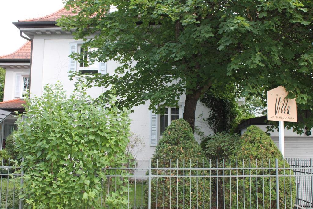 Guest house Am Schlosspark 3*